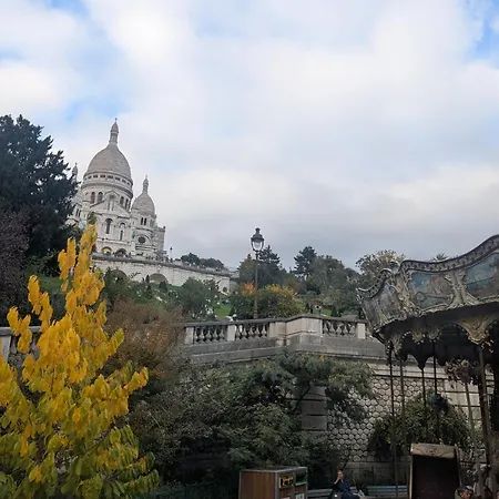 Cosy Renovated Little Nest In Historic Montmartre Alloggio in famiglia Parigi