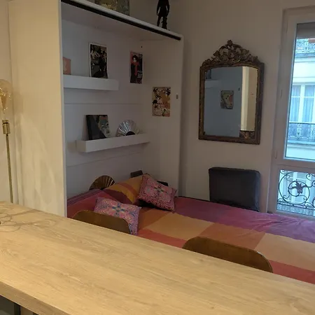Cosy Renovated Little Nest In Historic Montmartre Parigi
