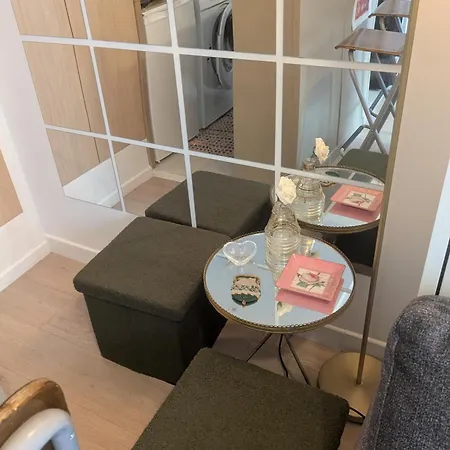 Homestay Cosy Renovated Little Nest In Historic Montmartre *