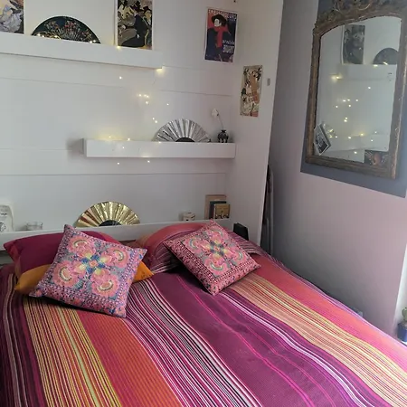 Cosy Renovated Little Nest In Historic Montmartre Paris